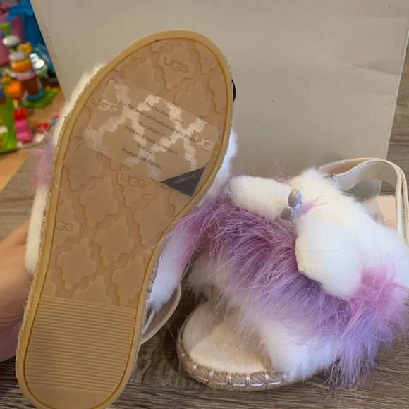Ugg Kids Unicorn Sandal - Picture 4 of 6